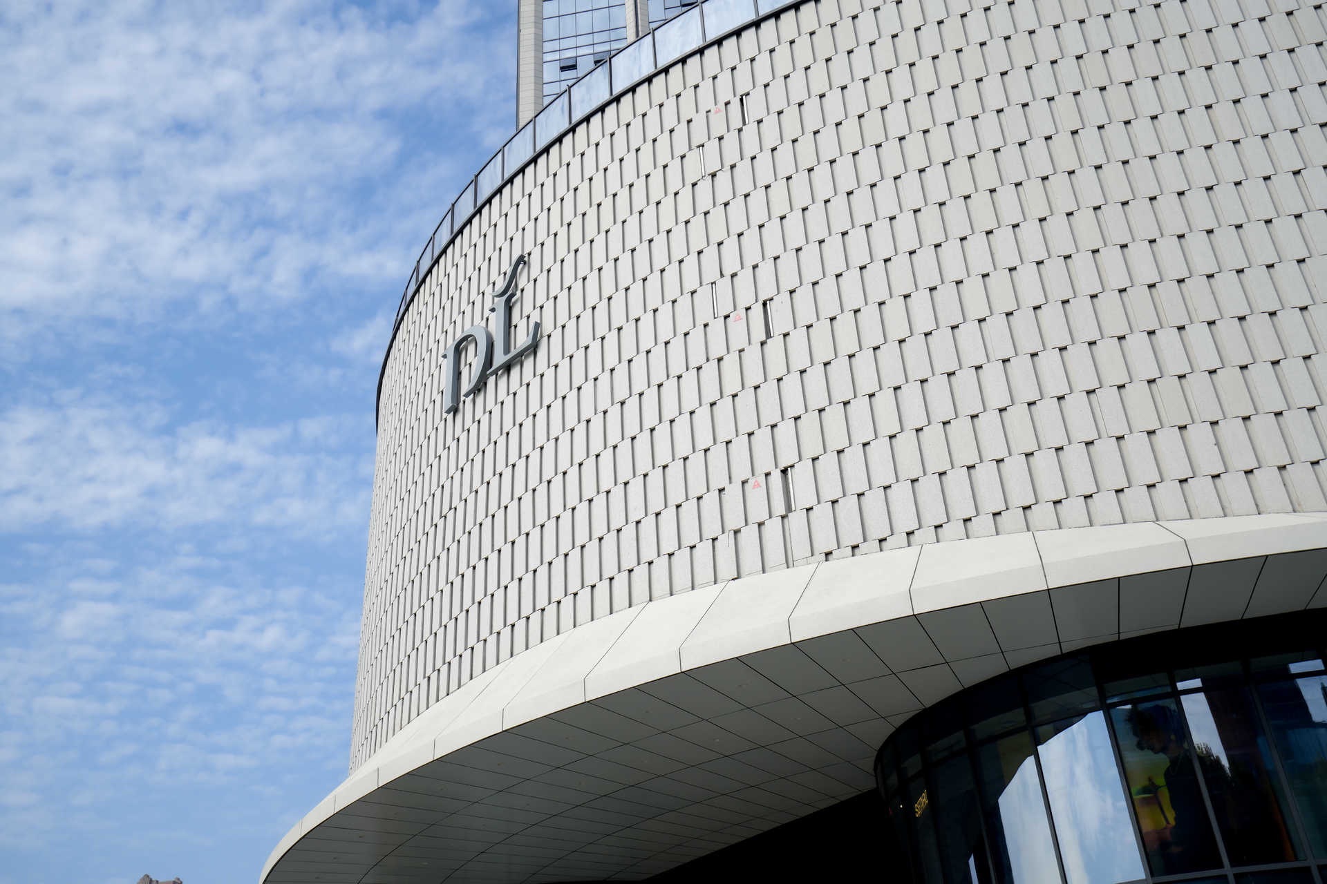 胖东来“大月饼”商标侵权获赔305万！品牌保护背后，藏着怎样的经营哲学？