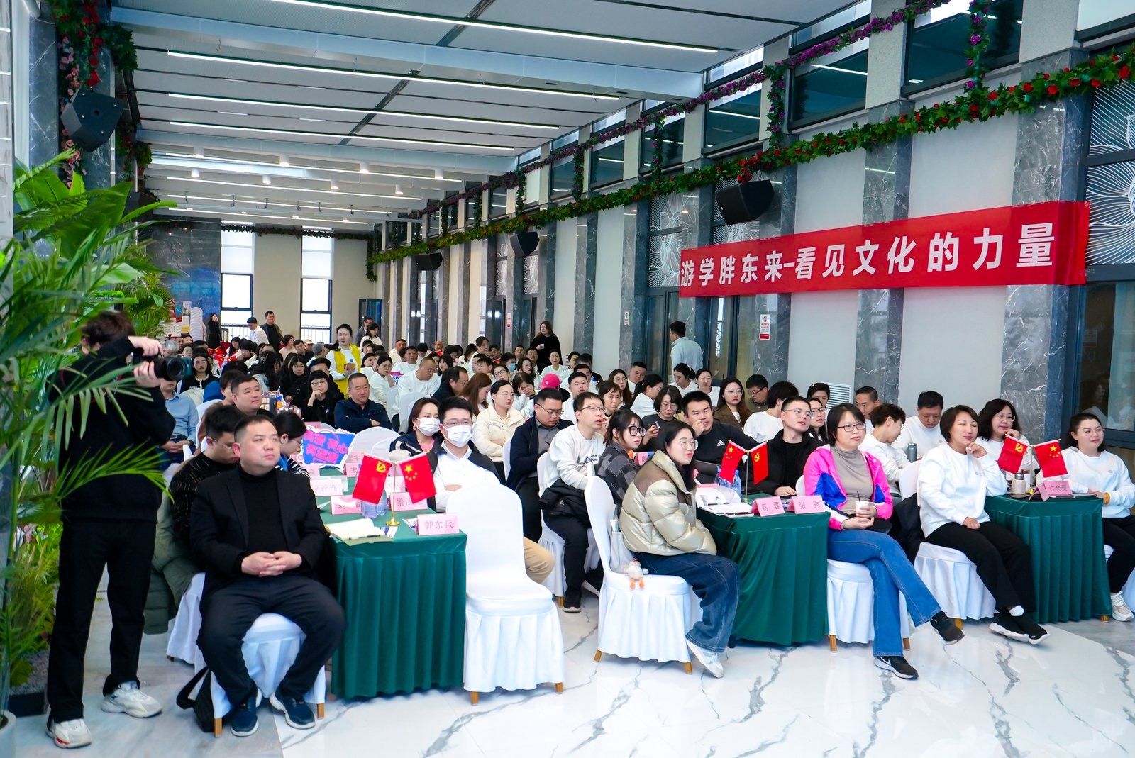 新华书店100位管理层赴胖东来研学:东曜商学承办,原高管拆解文化、标准与客诉新闻配图