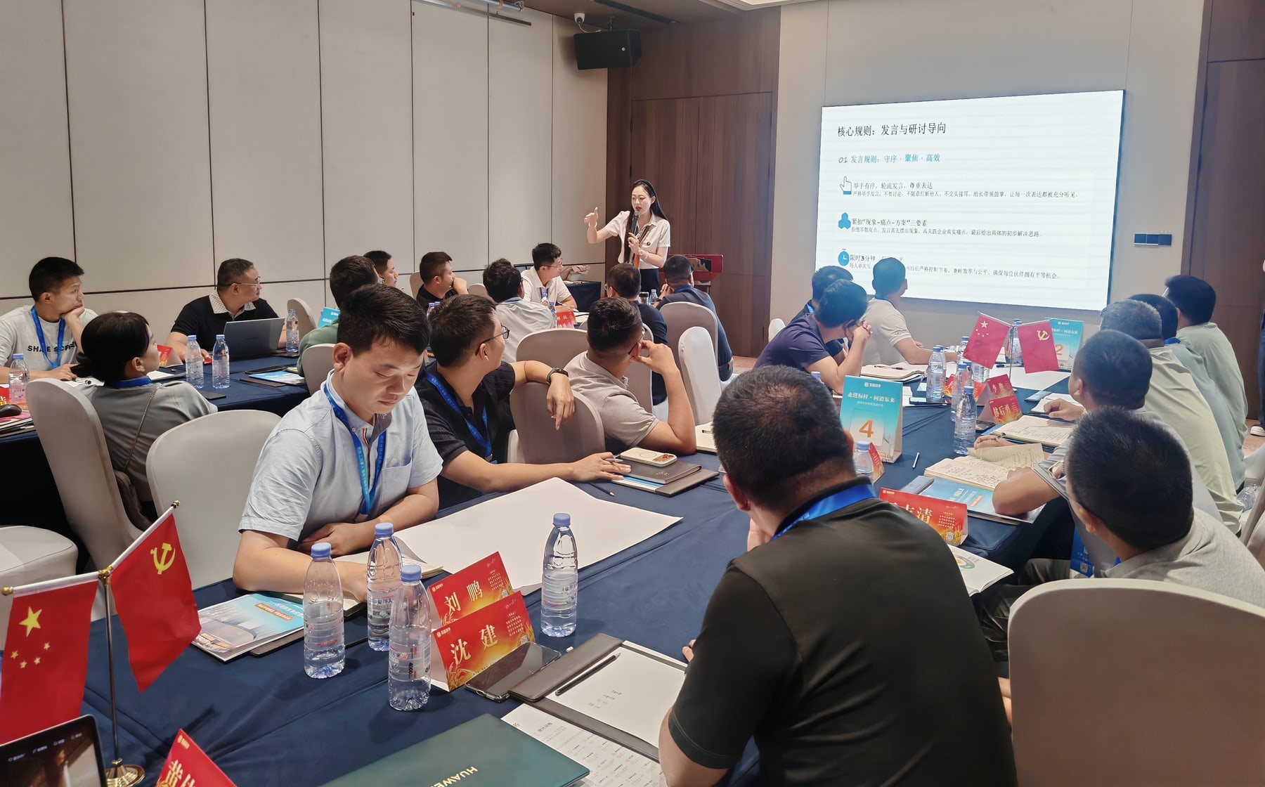 东曜商学胖东来研学考察与课堂研讨场景